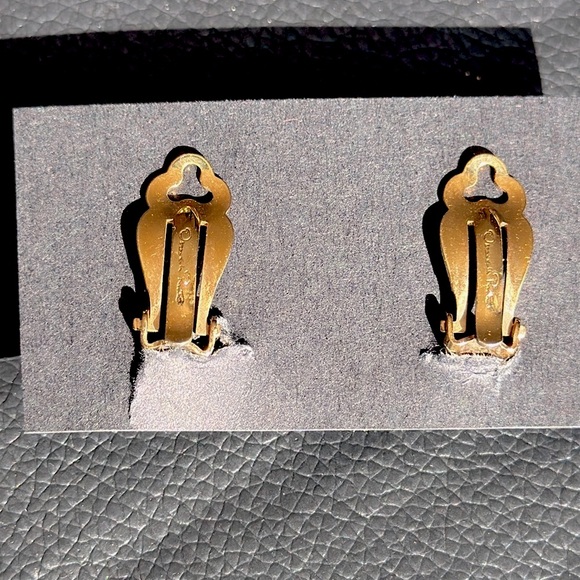 Vintage Oscar de la Renta Gold Tone Clip on Earrings w Rhinestones & Pearl Cab - Picture 2 of 2